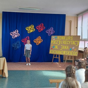 Lena Kubicza - uczestniczka Gminnego Konkursu Poezji i Recytacji im. Jana Kochanowskiego