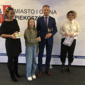 Natalia Smolarczyk - laureatka II miejsce w konkursie wiedzy.