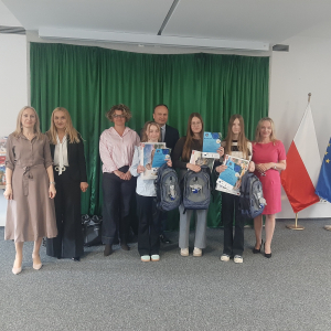 Laureatki konkursu wraz z Organizatorami i Sponsorami Konkursu.