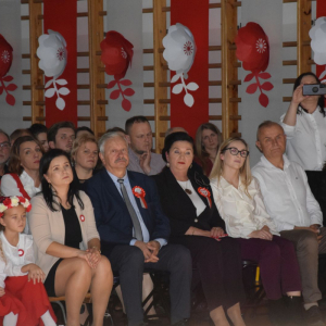 “Ojczyzna w pieśni zaklęta” - Wieczornica Patriotyczna w szkole w Łosieniu