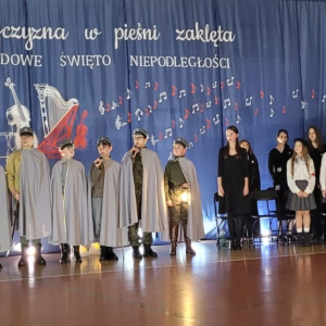 “Ojczyzna w pieśni zaklęta” - Wieczornica Patriotyczna w szkole w Łosieniu