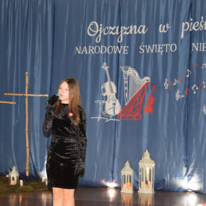 “Ojczyzna w pieśni zaklęta” - Wieczornica Patriotyczna w szkole w Łosieniu