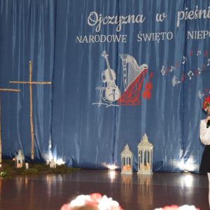 “Ojczyzna w pieśni zaklęta” - Wieczornica Patriotyczna w szkole w Łosieniu