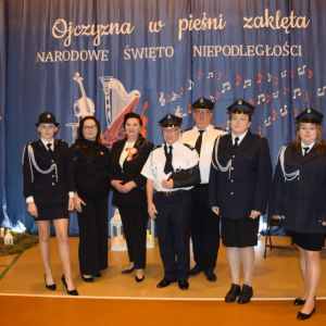 “Ojczyzna w pieśni zaklęta” - Wieczornica Patriotyczna w szkole w Łosieniu