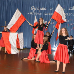 “Ojczyzna w pieśni zaklęta” - Wieczornica Patriotyczna w szkole w Łosieniu