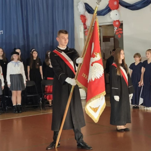 “Ojczyzna w pieśni zaklęta” - Wieczornica Patriotyczna w szkole w Łosieniu