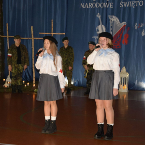 “Ojczyzna w pieśni zaklęta” - Wieczornica Patriotyczna w szkole w Łosieniu