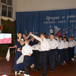 “Ojczyzna w pieśni zaklęta” - Wieczornica Patriotyczna w szkole w Łosieniu