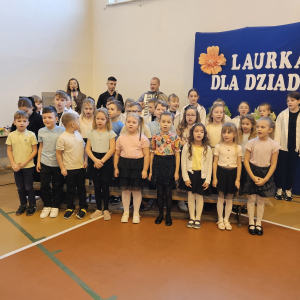 Wyjątkowe spotkanie pełne miłości – Dzień Babci i Dziadka w naszej szkole!  