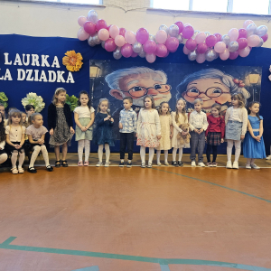 Wyjątkowe spotkanie pełne miłości – Dzień Babci i Dziadka w naszej szkole!  