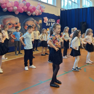 Wyjątkowe spotkanie pełne miłości – Dzień Babci i Dziadka w naszej szkole!  