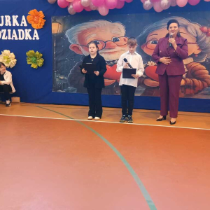 Wyjątkowe spotkanie pełne miłości – Dzień Babci i Dziadka w naszej szkole!  