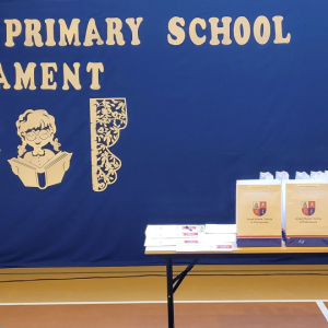 Nagrody ufundowane przez Urząd Miasta i Gminy Piekoszów oraz Wydawnictwo Macmillan.